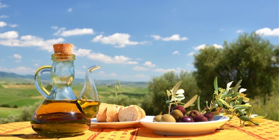 taste-olive-oil-in-tuscany.jpg