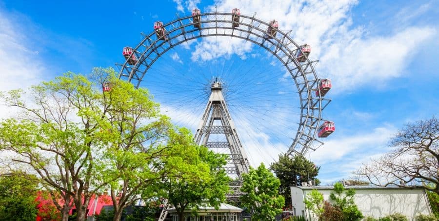 see-ferris-wheel-in-wurstelprater-on-vienna-break.jpg