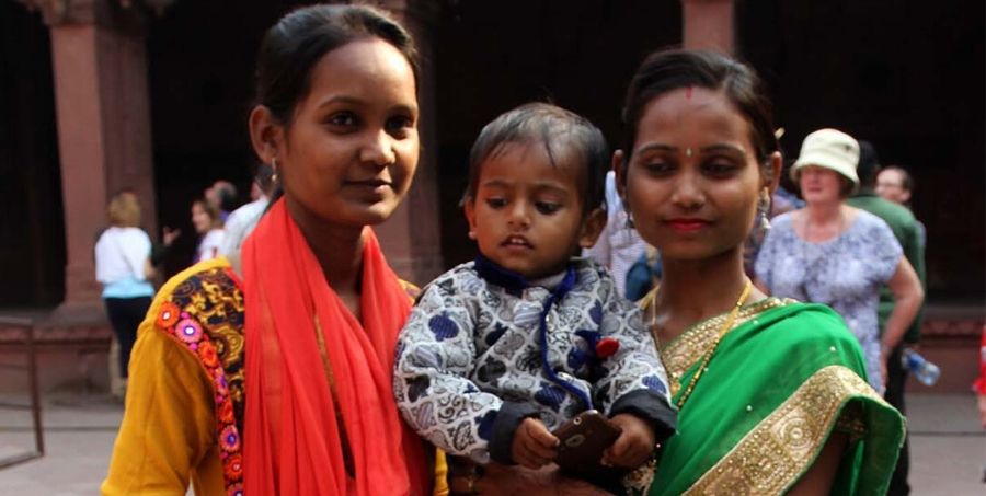 indian-women-in-saris.jpg