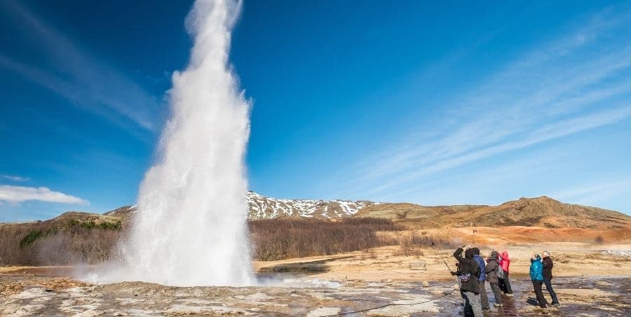 see-geysirs-iceland.jpg