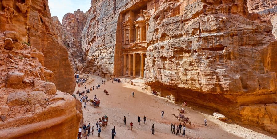 visit-petra-on-jordan-holiday.jpg