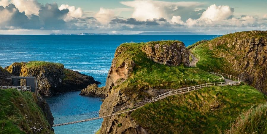 walk-carrick-a-rede-rope-bridge.jpg