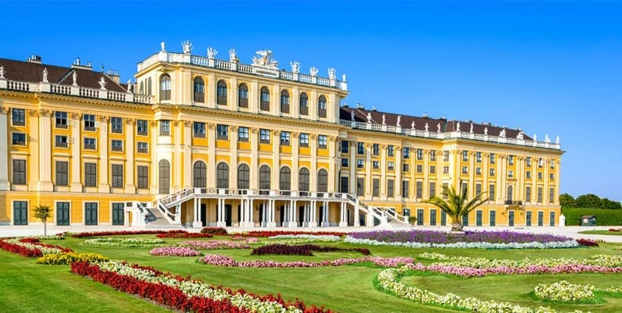 visit-schonbrunn-palace.jpg