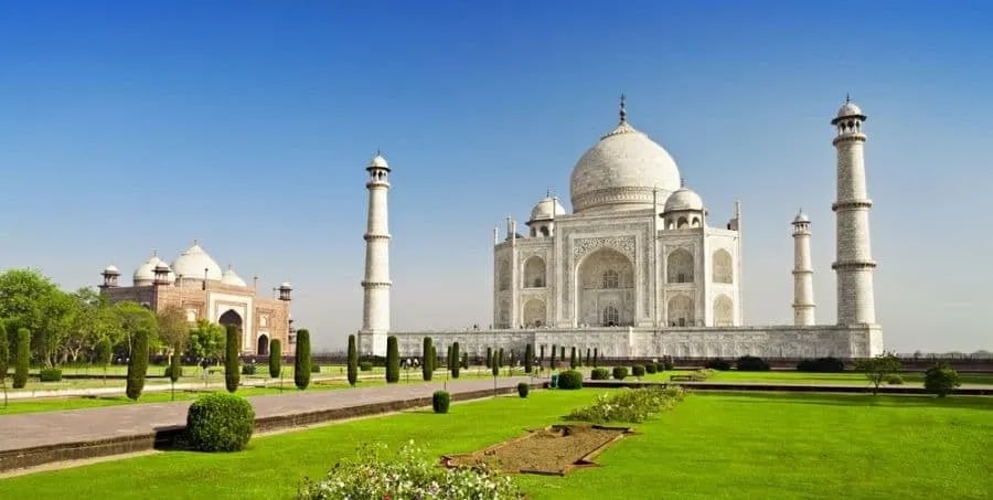 visit-taj-mahal-india-tour.webp