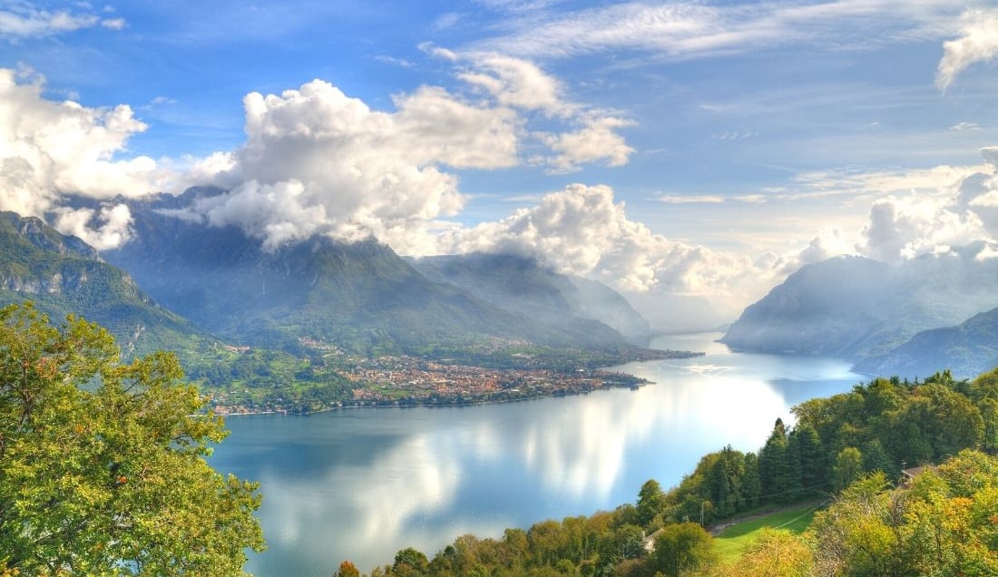 Admire the beautiful views of Lake Como 