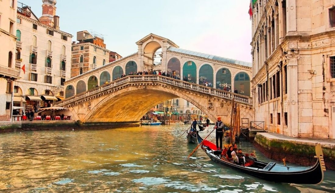 Explore the Canals of Venice