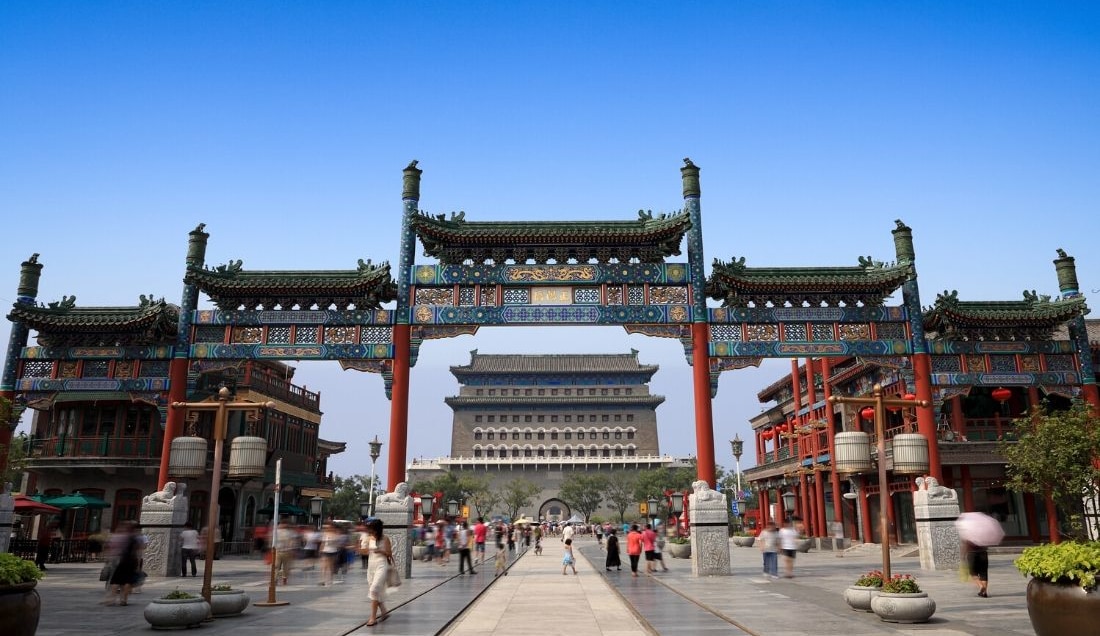 Stroll down Qianmen Street