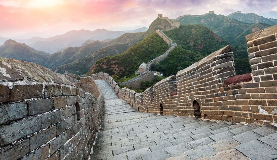 Walk along the Great Wall of China