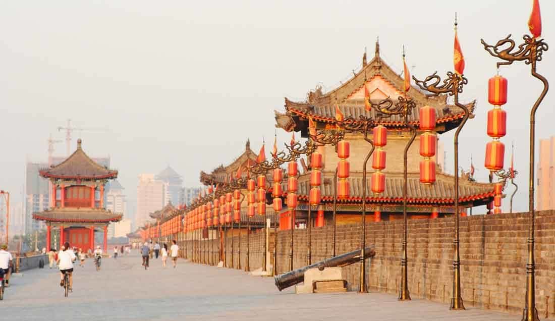 Explore the Old City Walls in Xi'an
