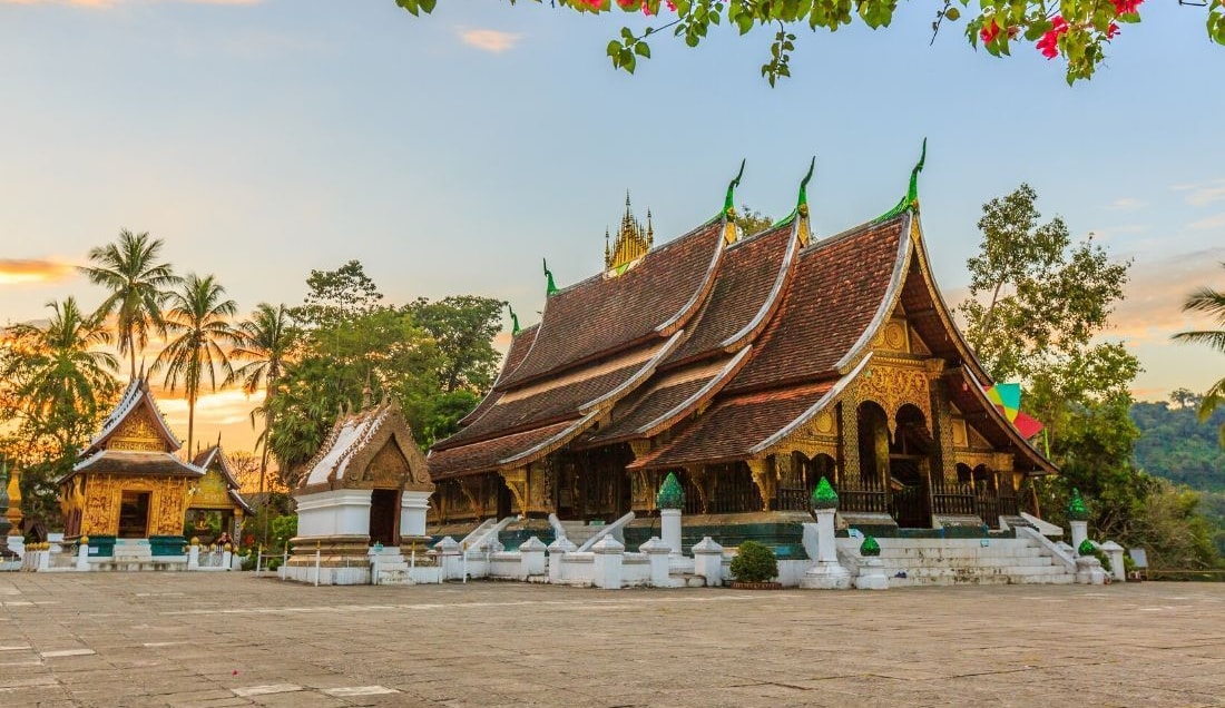 Visit Wat Xieng Thong
