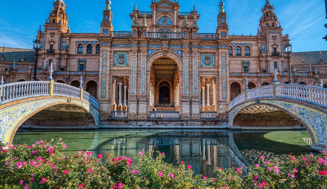 Plaza de España, crafted by Aníbal González, stands proudly on the border of Maria Luisa Park