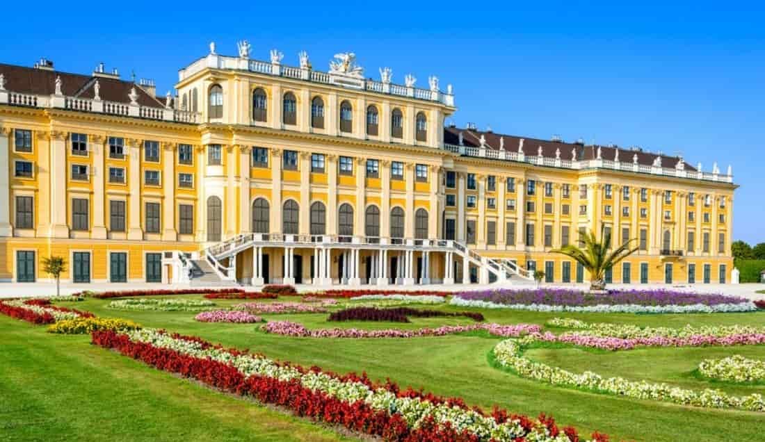Enjoy a guided tour of Schönbrunn Palace