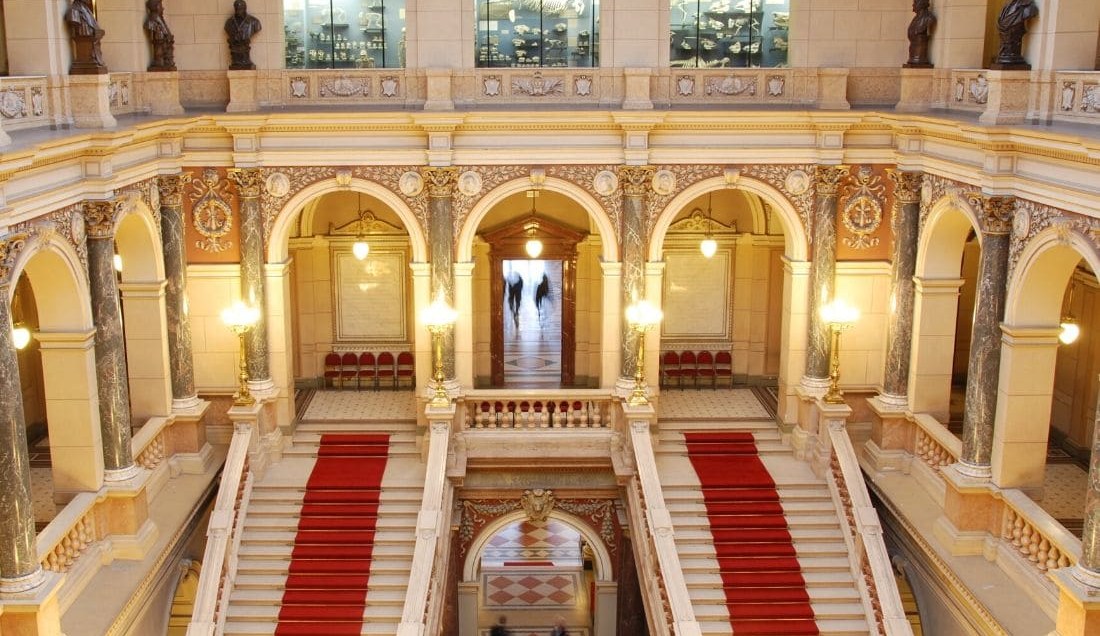 Enjoy free time to visit Prague Opera House