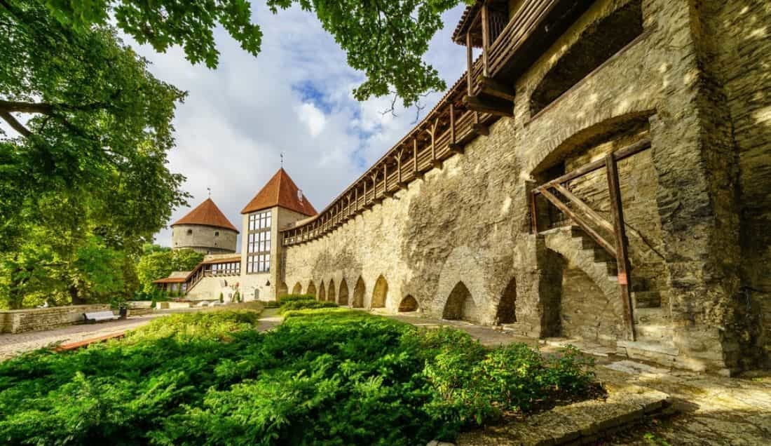 Discover the Medieval walls