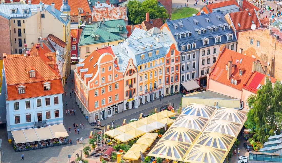 Explore Riga central markets and colorful houses