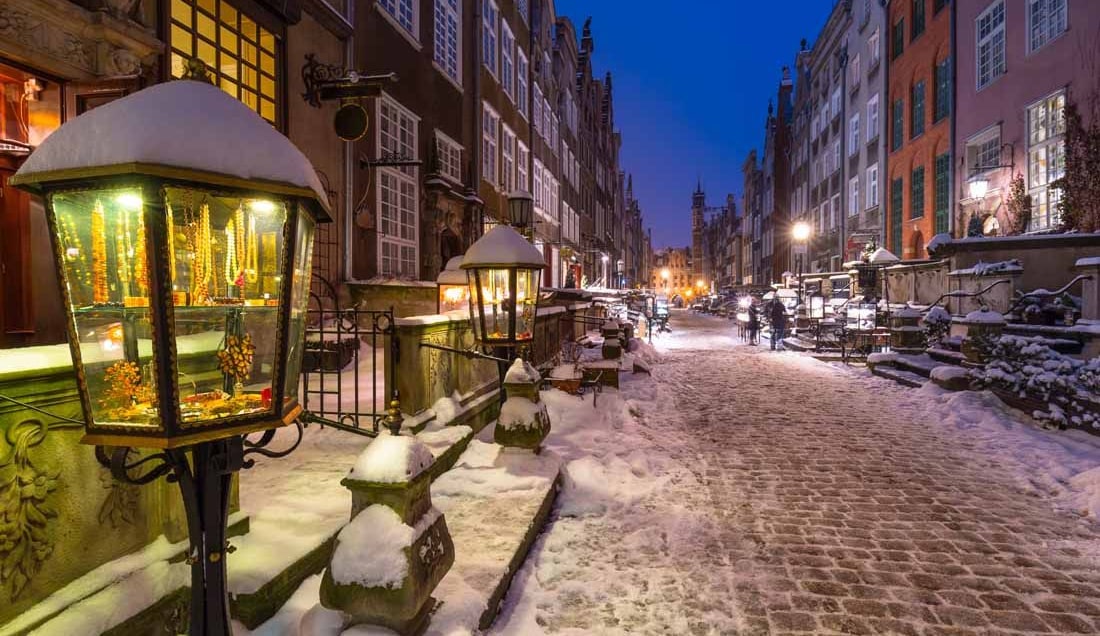 Explore Mariacka Street Gdansk at own Leisure