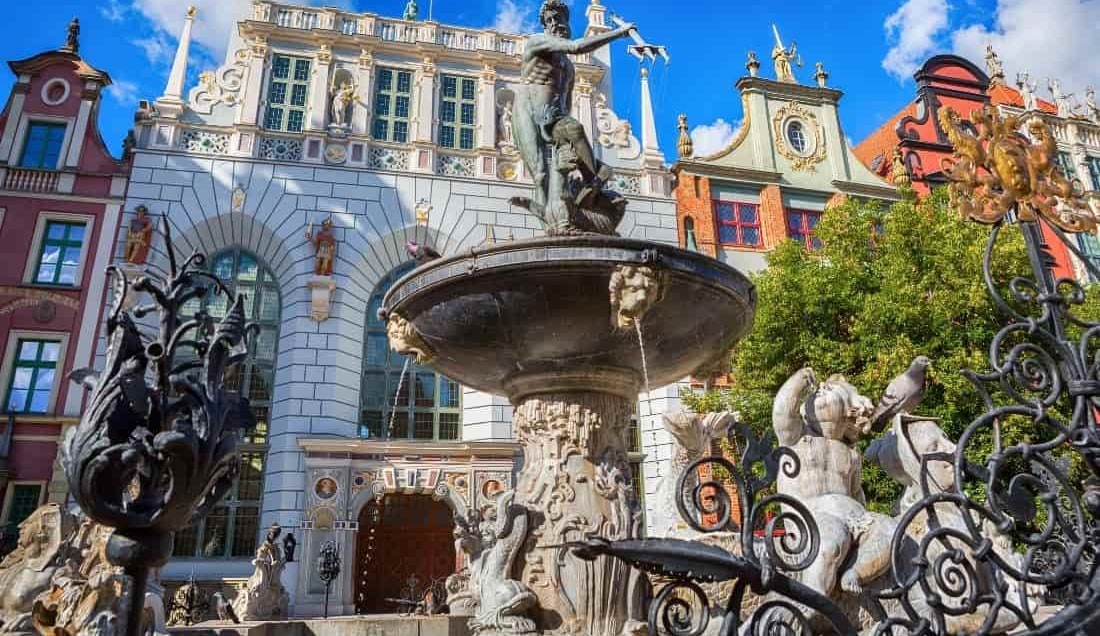 See the Neptune fountain