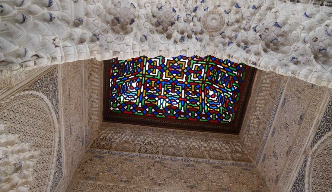 Experience the highlights of the Alhambra