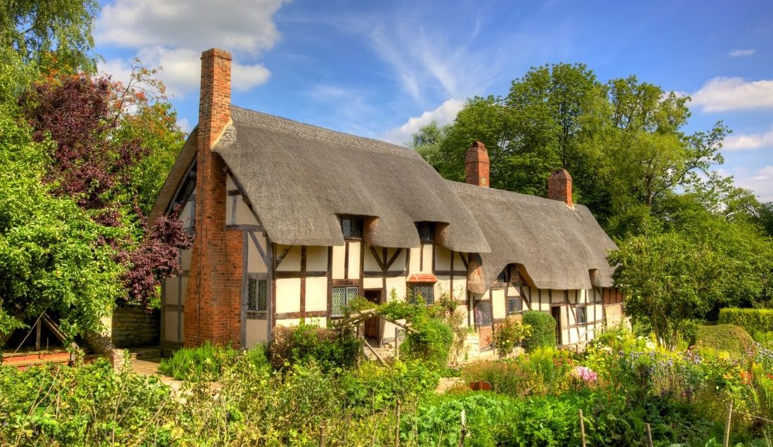 Explore the Cottage of Anne Hathaway