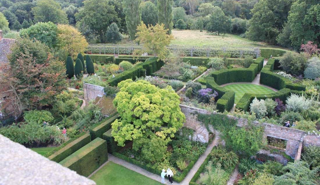 See Sissinghurst Castle and Gardens.