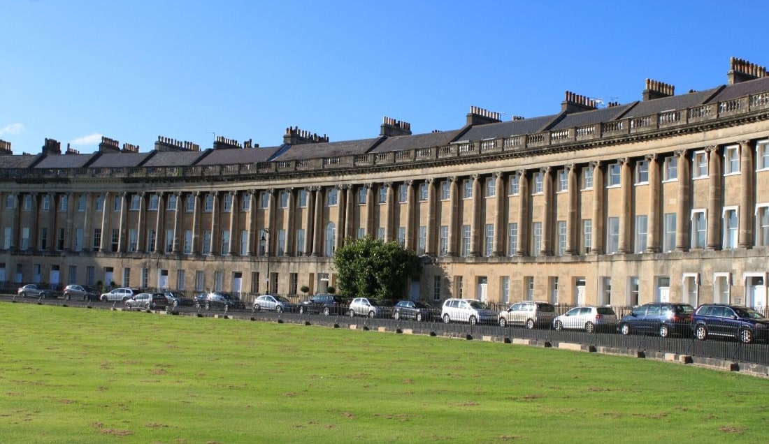 Walk along the Royal Crescent in Bath