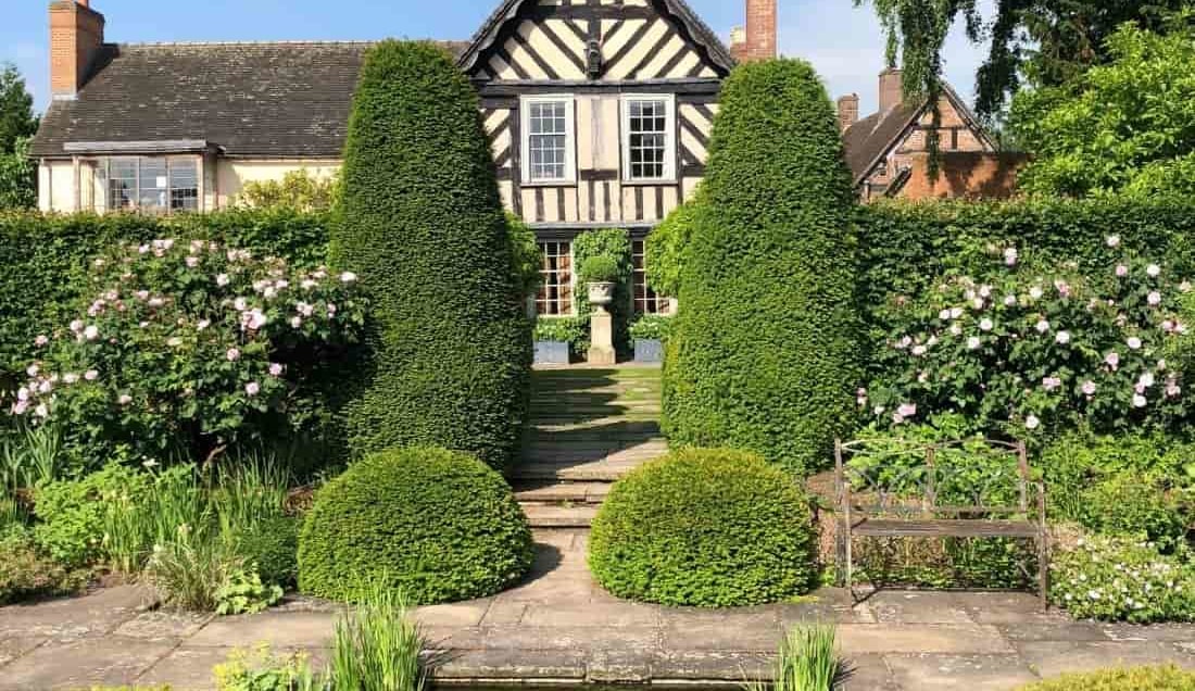 Discover Wollerton Old Hall Garden