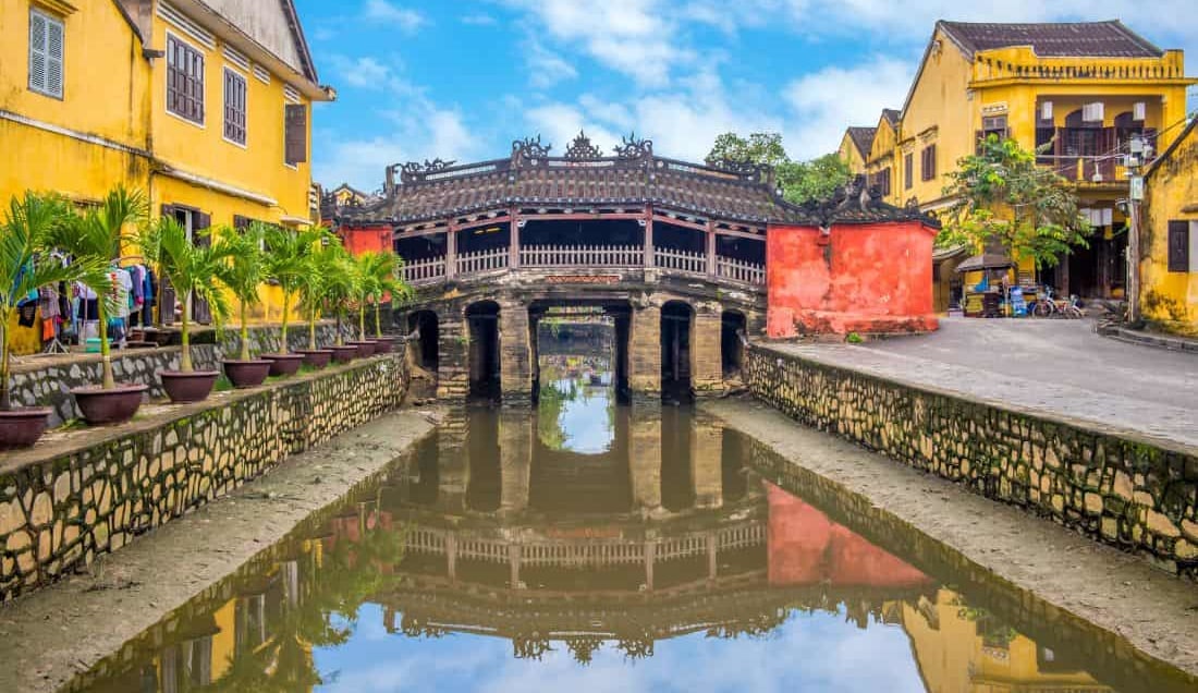 See the iconic Japanese Covered Bridge in Hoi An