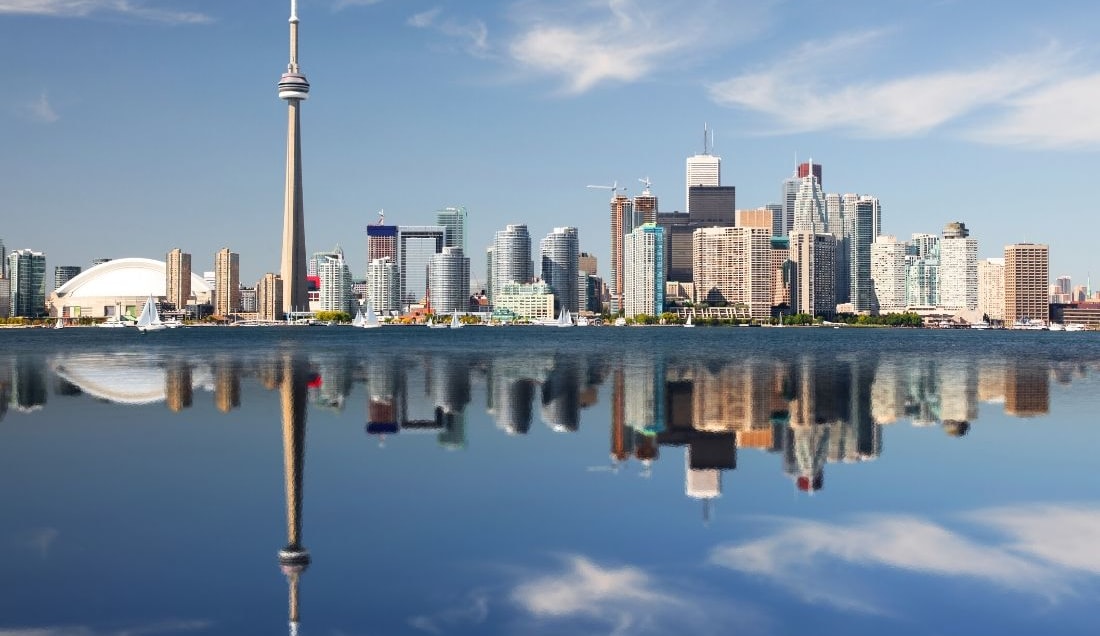 Enjoy a Sightseeing Tour of Toronto