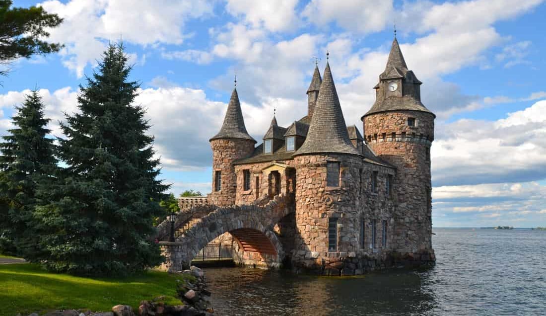 Cruise the Thousand Islands region