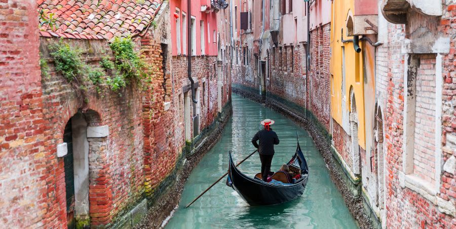 Gondola in Venice.jpg