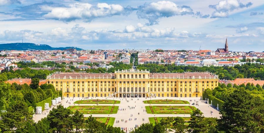 Visit Schonbrunn Palace.jpg