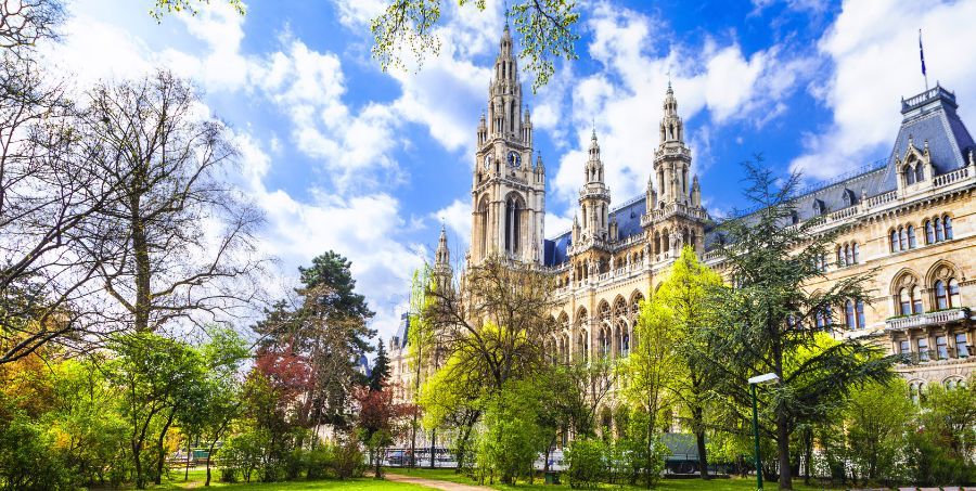 Visit Vienna City Hall.jpg