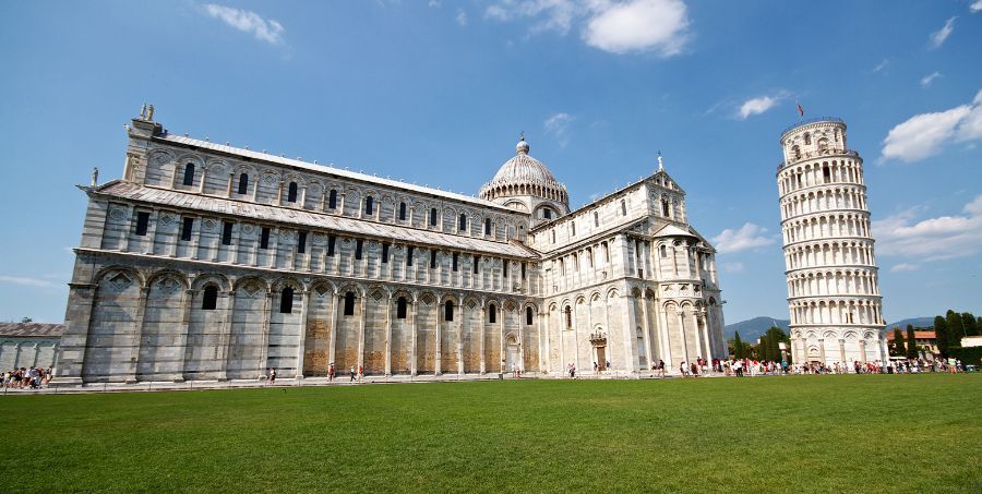 Pisa-Complex-with-Leaning-Tower-Italy.jpg
