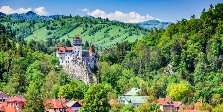 Bran_castle_brasov_Romania.jpg