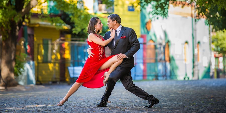 Couple_dancing_Tango_Buenos_Aires.jpg