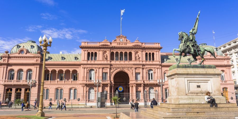 Casa_Rosad_plaza_de_mayo_Buenos_Aires.jpg