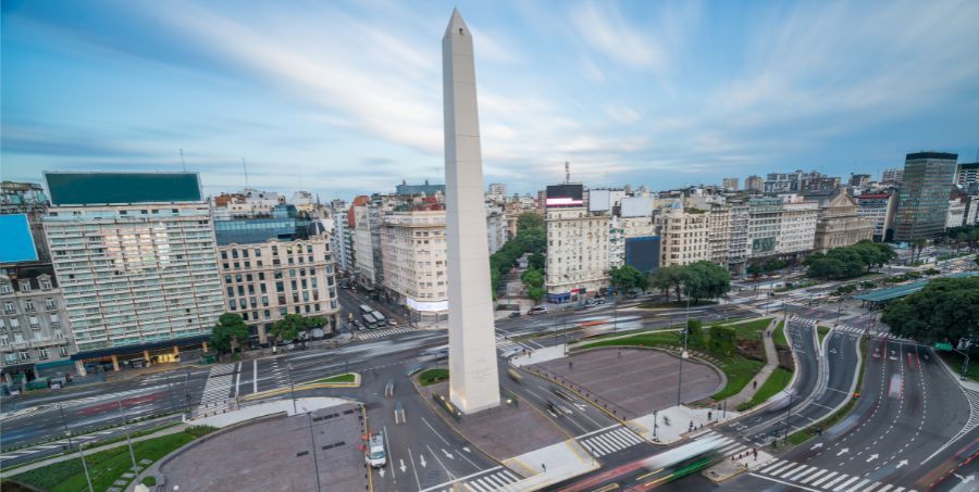 Obelisk_Avenida_9_de_Julio_Buenos_Aires.jpg