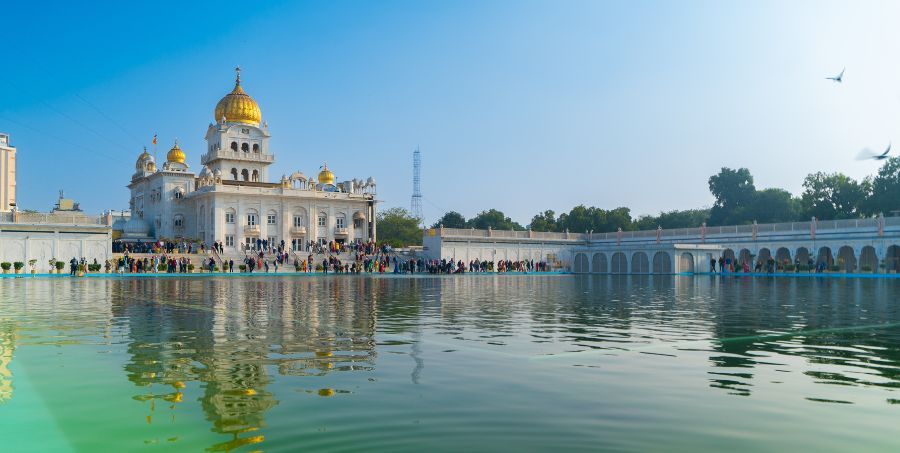 Gurdwara-Bangla-Sahib-New-Delhi-India.jpg