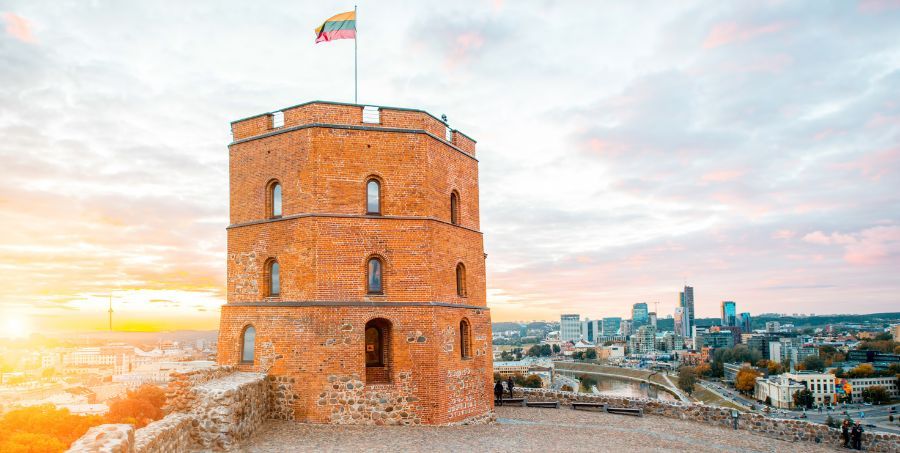 Gediminas tower on the castle hill Vilnius.jpg