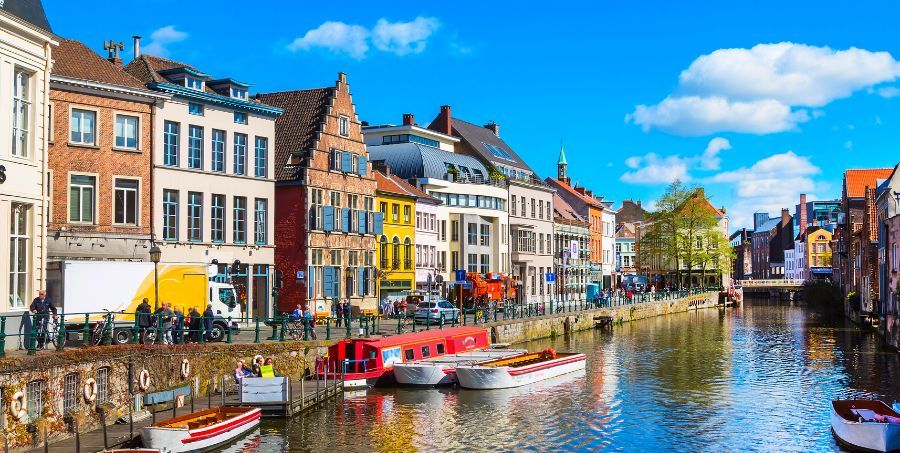 Traditional houses along the canal Ghent.jpg