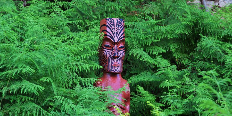 Māori Statue  Rotorua.jpg