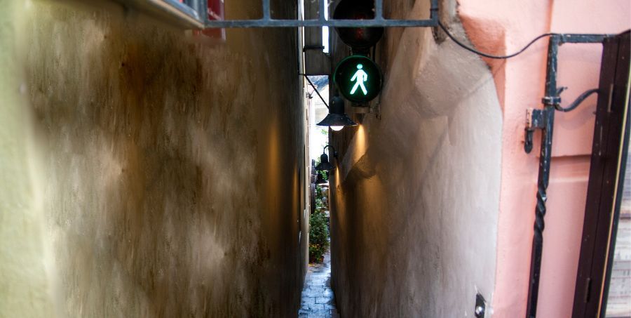 prague-narrowest-street-traffic-light-alley.jpg