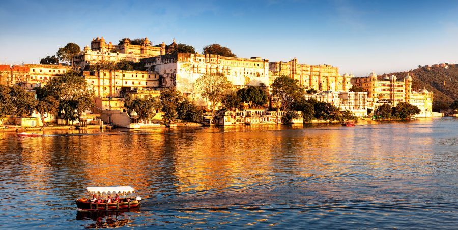 Lake Pichola and City Palace.jpg