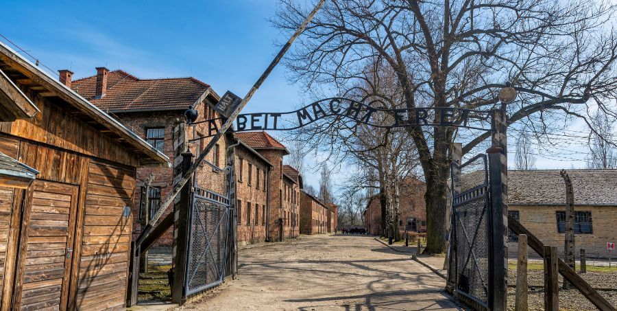 auschwitz-birkenau-memorial-museum.jpg