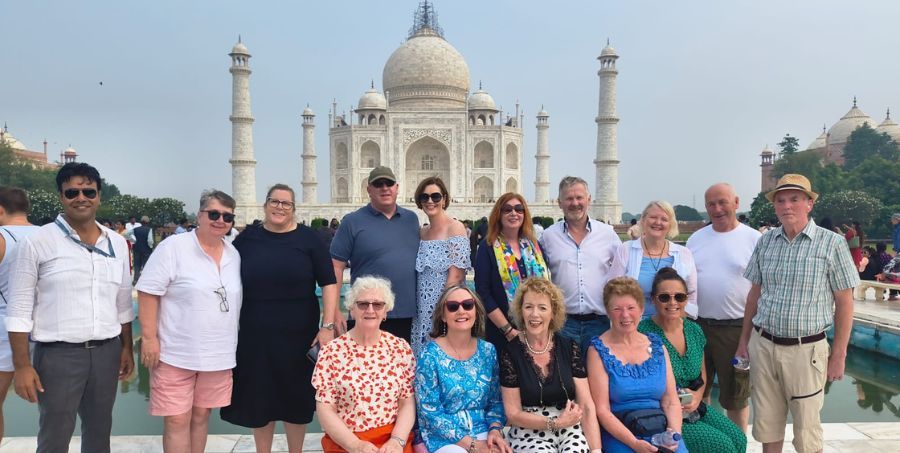 Tour-Group-at-Taj-Mahal-.jpg