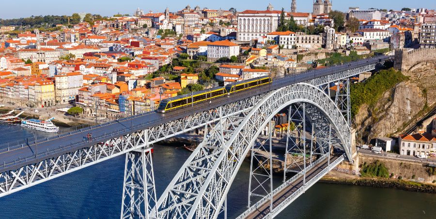 porto-dom-luis-bridge-douro-river-metro-ribeira-portugal.jpg