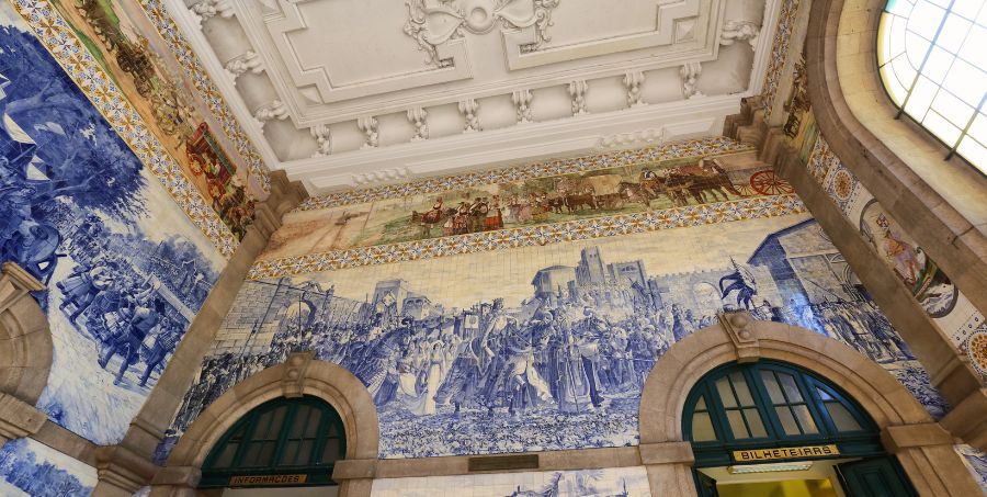 porto-sao-bento-train-station-azulejo-tile-panels-interior-portugal.jpg