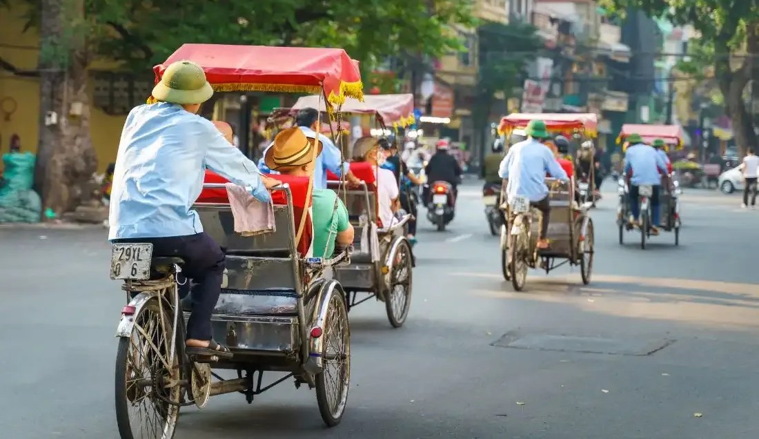 Enjoy a cylo ride in Hanoi