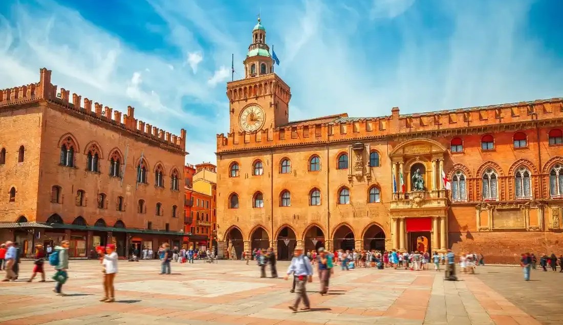 Visit Piazza Maggiore