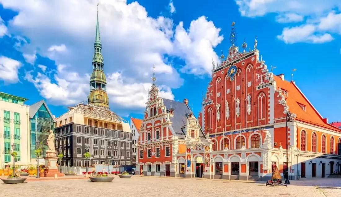 Explore the Old Town of Riga